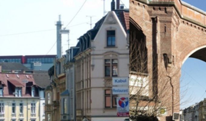 Zwei Fotoaufnahmen nebeneinander. Links zeigt eine Straße mit einem Spielcenter und Wohngebäuden. Rechts zeigt eine Brücke mit Blick zum blauen Himmel. 
