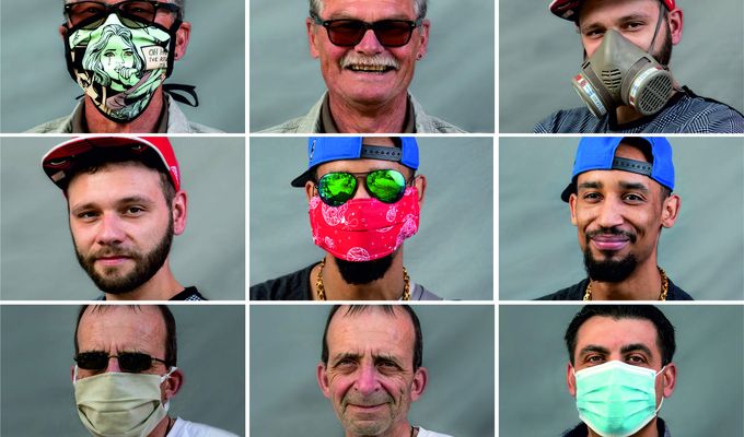 Neun Bilder von lächelnden Männern sind beieinander. Einige von ihnen tragen Sonnenbrillen, Schirmmützen oder einen Mundschutz.